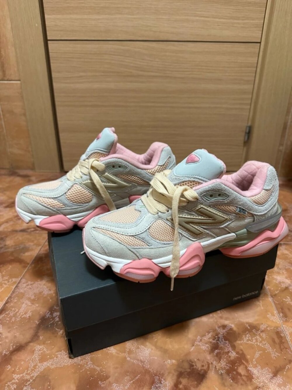 Sneakers with a thick sole, size EU 41.5 / US 8 - Picture 1 of 9